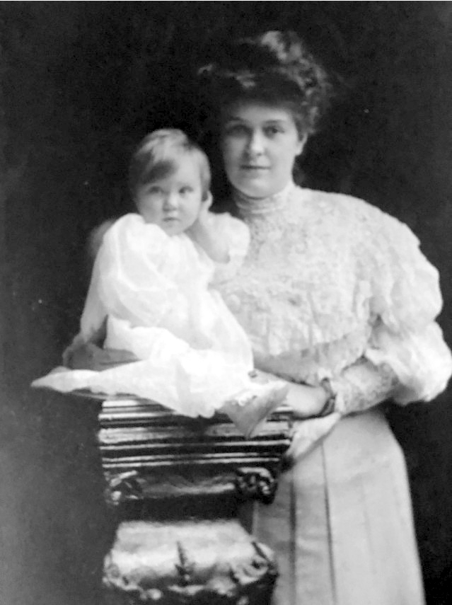 Edna Theodora Pope and daugther Petra Pope Meyer (Its a girl yes?)